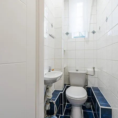 Sailor By Marina Old Town For 8 People, Free Parking!