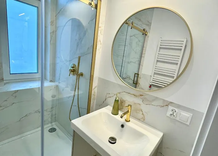 Sailor By Marina Old Town For 8 People, Free Parking!