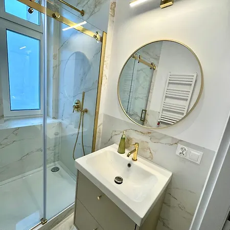 Sailor By Marina Old Town For 8 People, Free Parking!