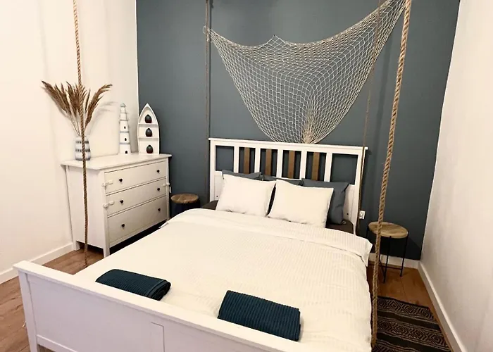 Sailor By Marina Old Town For 8 People, Free Parking!